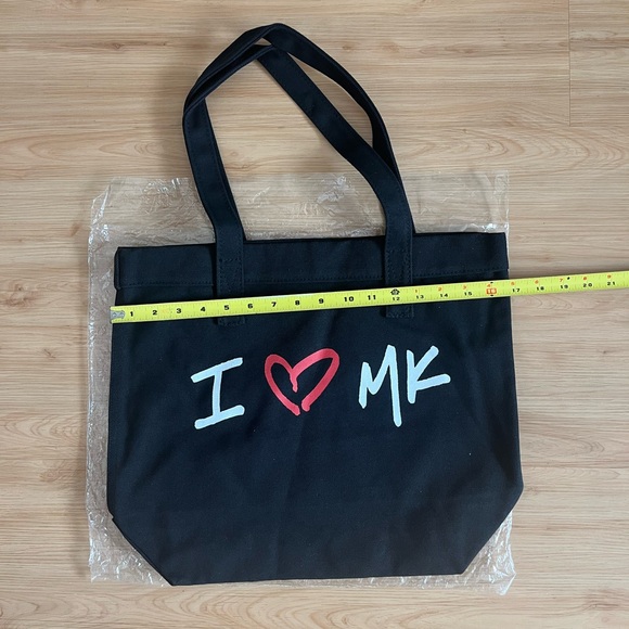 Micheal Kors Limited Edition Canvas Shopping Tote Bag - Picture 5 of 10